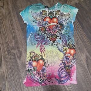 Cotty On Colorful Graphic T-Shirt with Heart and Wings Design